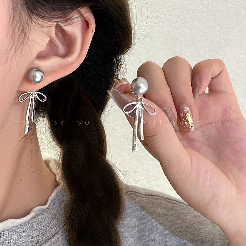 Silver Needle Niche Bow Earrings