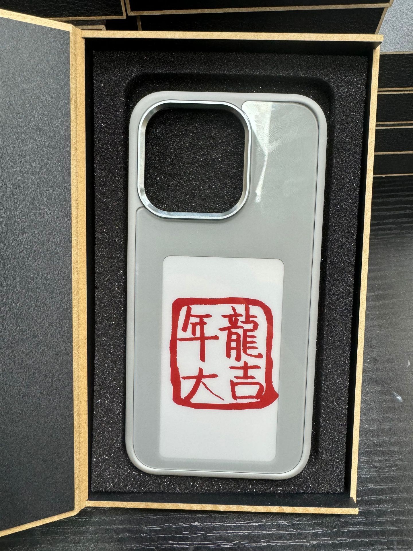 LuxScreen E-Case For iPhone